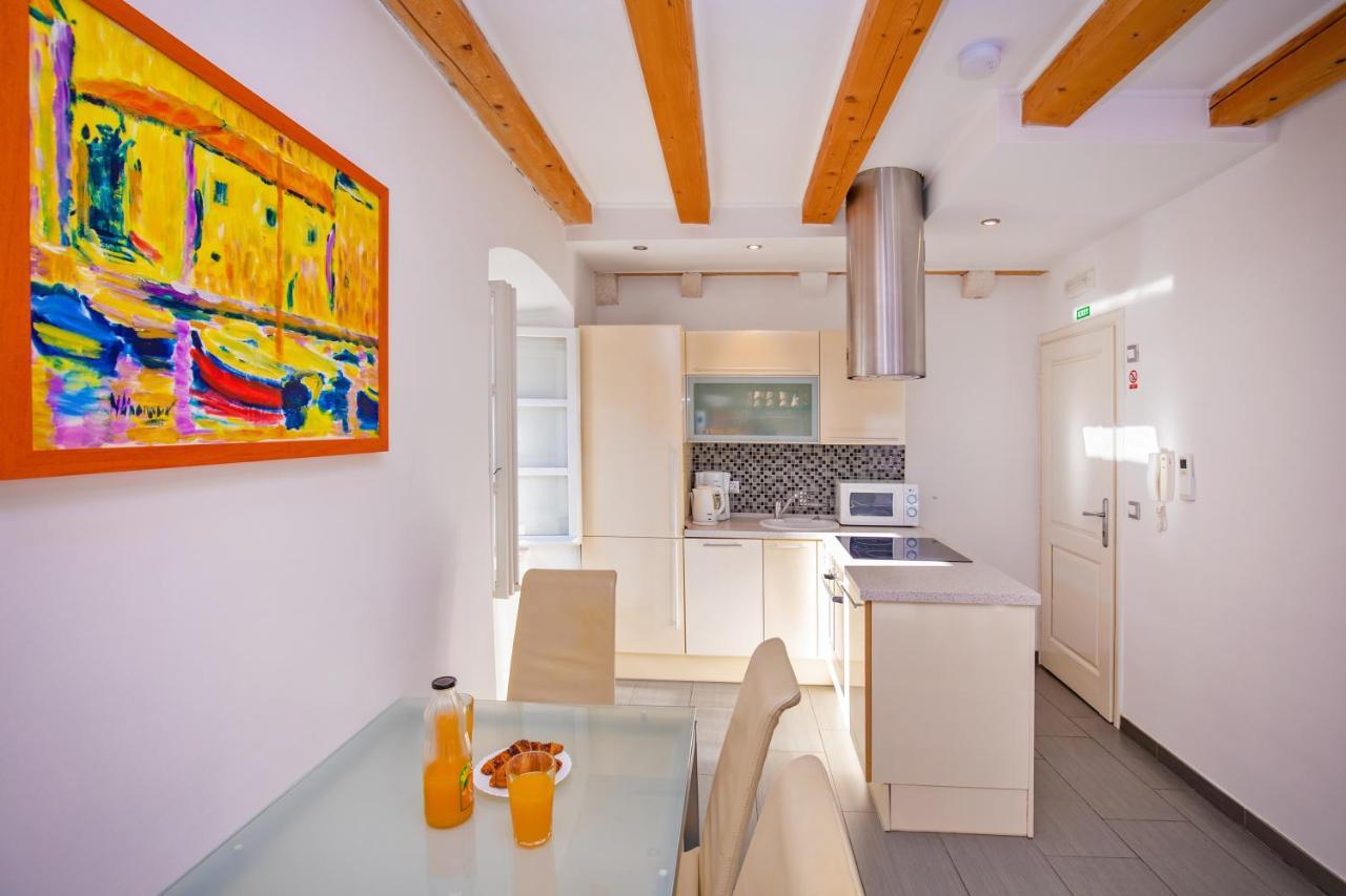 Apartment Espana 2 *